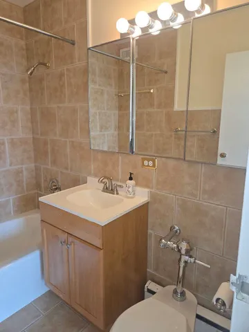 $2,500 | 5757 North Sheridan Road, Unit 20J, Chicago, IL 60660