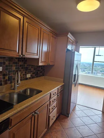 $2,500 | 5757 North Sheridan Road, Unit 20J, Chicago, IL 60660