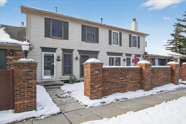 $1,600 | 41070 Southwind Drive, Unit 92, Canton, MI 48188