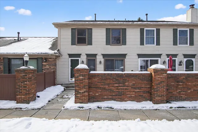 $1,600 | 41070 Southwind Drive, Unit 92, Canton, MI 48188