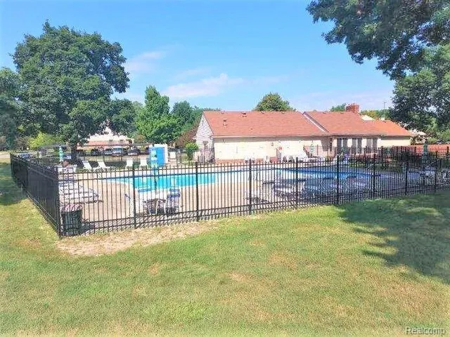 $1,600 | 41070 Southwind Drive, Unit 92, Canton, MI 48188
