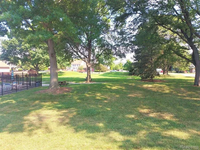 $1,600 | 41070 Southwind Drive, Unit 92, Canton, MI 48188