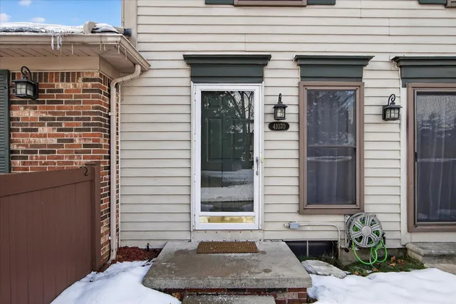 $1,600 | 41070 Southwind Drive, Unit 92, Canton, MI 48188