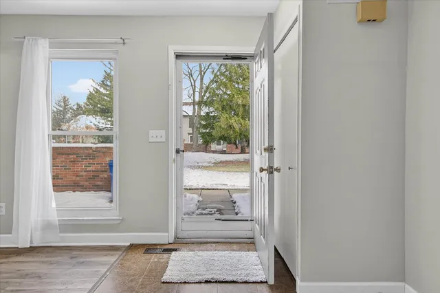 $1,600 | 41070 Southwind Drive, Unit 92, Canton, MI 48188