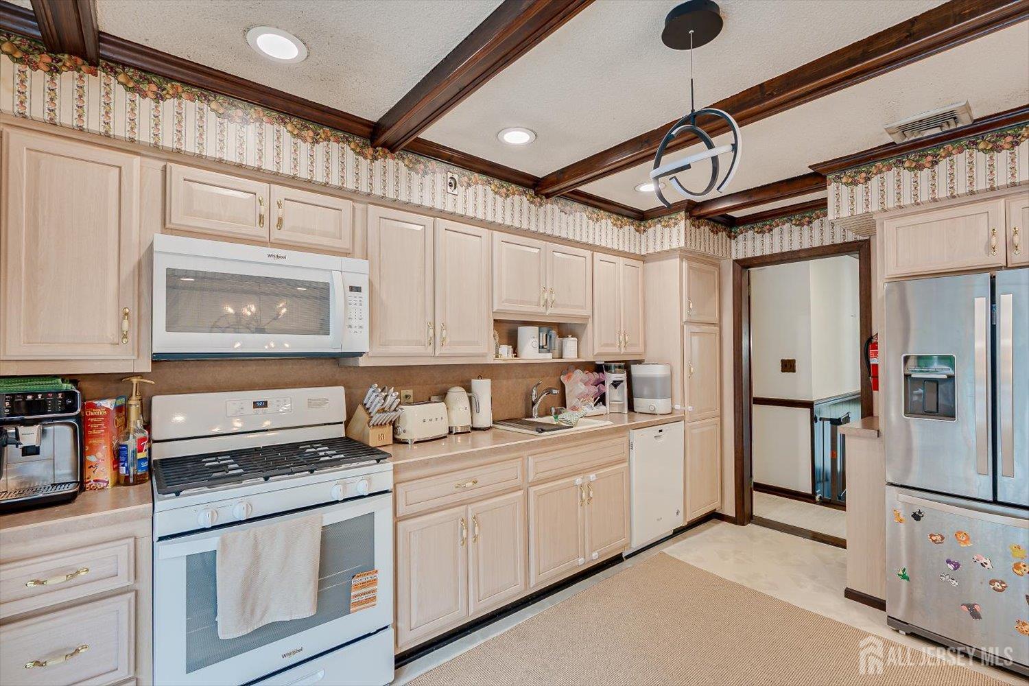 40 Winding Road Iselin, NJ 08830 - Photo 18 of 34