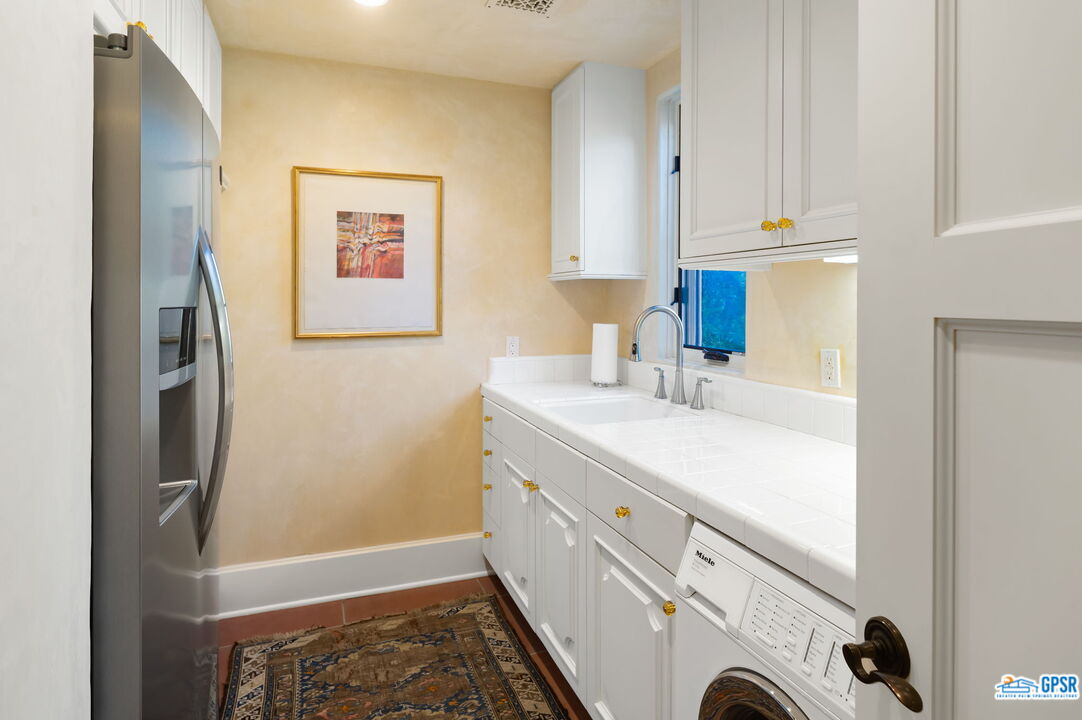 1650 Ave Sevilla Palm Springs, CA 92264 - Photo 41 of 74 a view of utility room