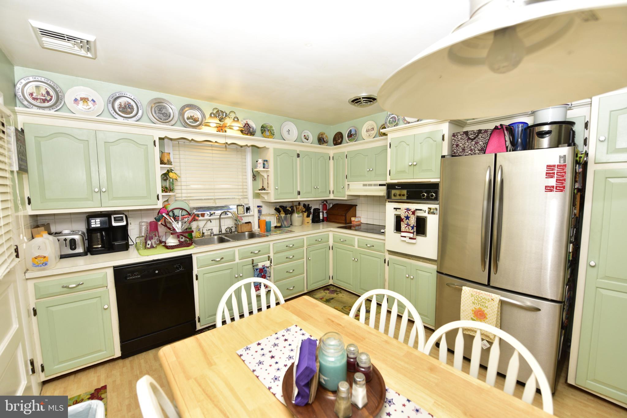 310 Pleasure Road Lancaster, PA 17601 - Photo 7 of 10 Kitchen