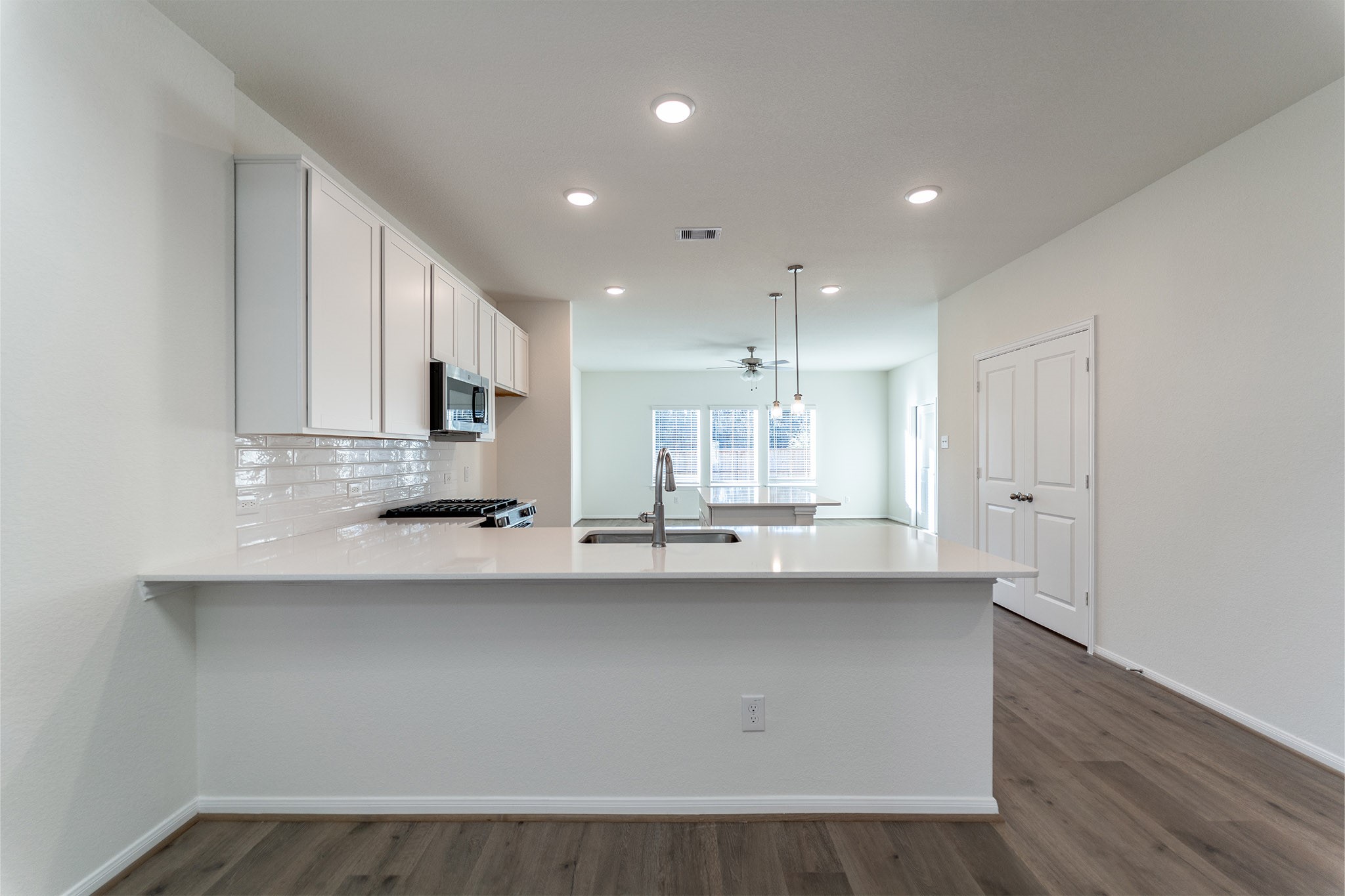 10693 Altitude Way Conroe, TX 77303 - Photo 9 of 37