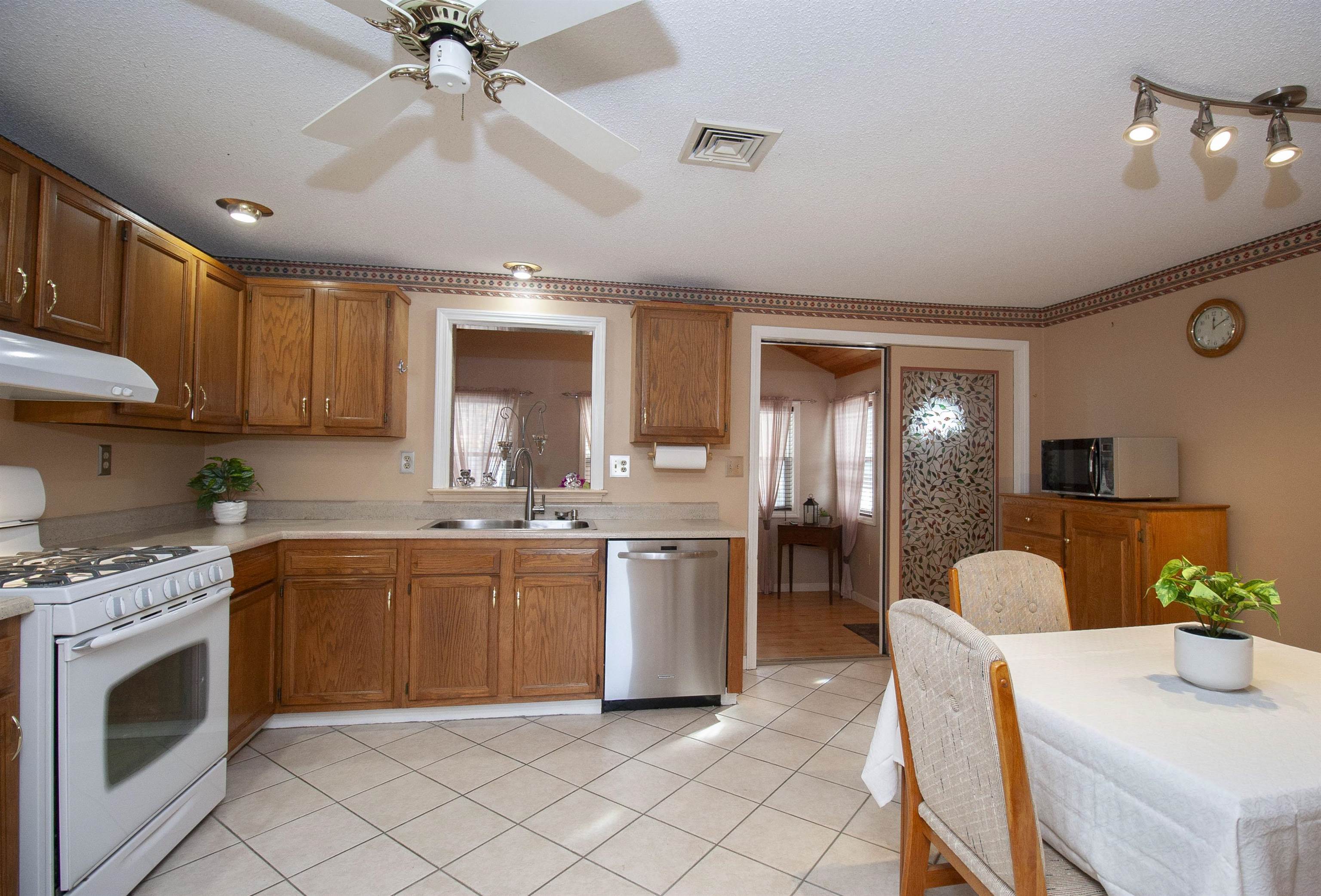 50 Derryfield Road, Unit R Derry, NH 03038 - Photo 7 of 39