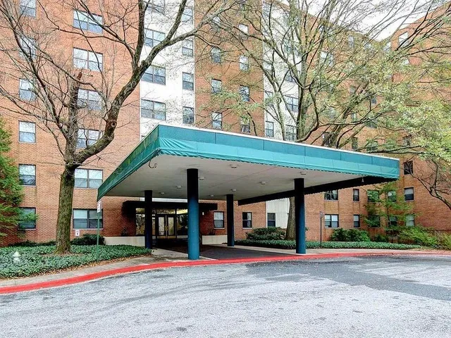 $179,999 | 2965 Pharr Court South, Unit 119, Atlanta, GA 30305