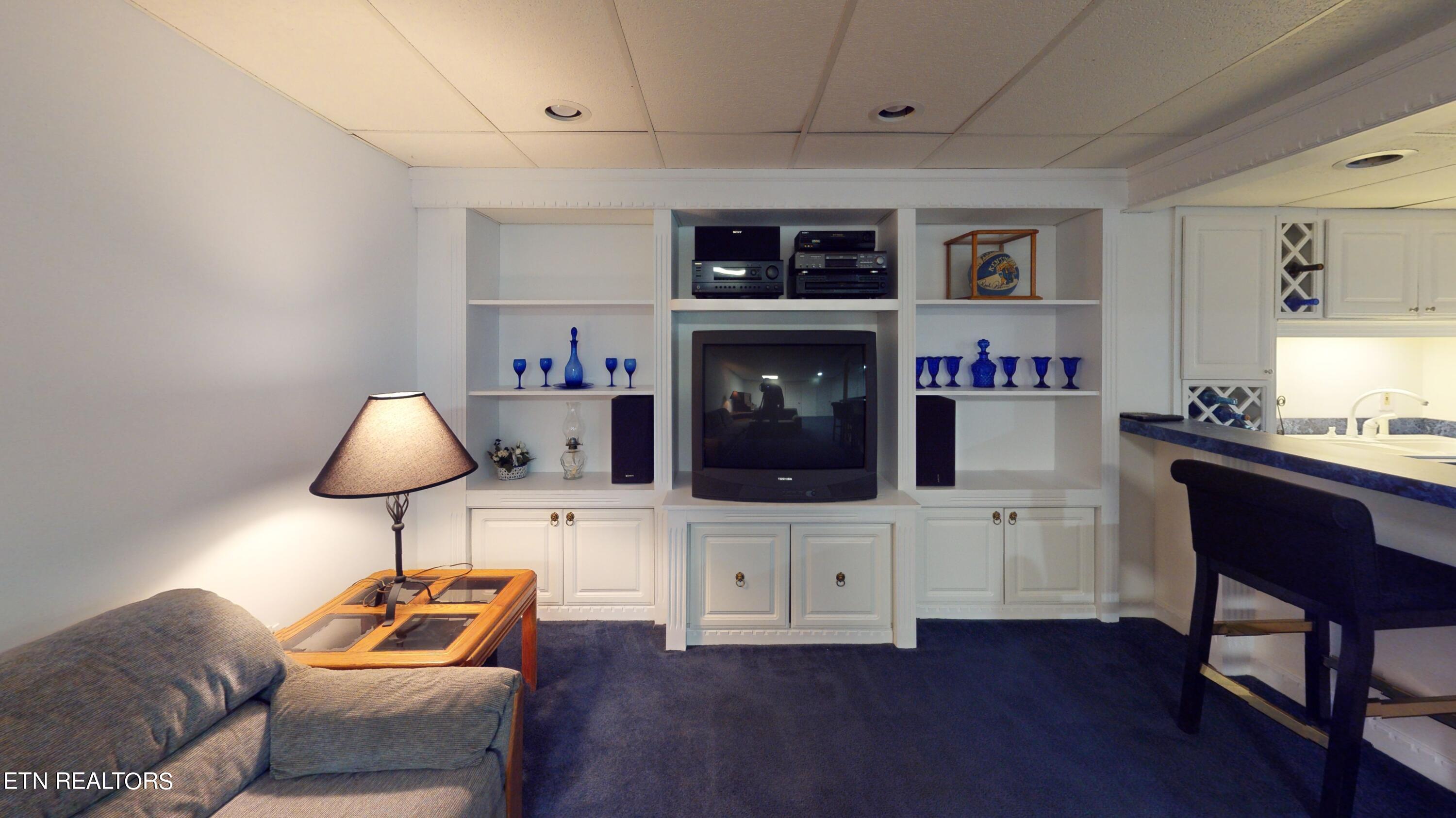 4981 Jonathan Drive Morristown, TN 37814 - Photo 32 of 47 Living Room