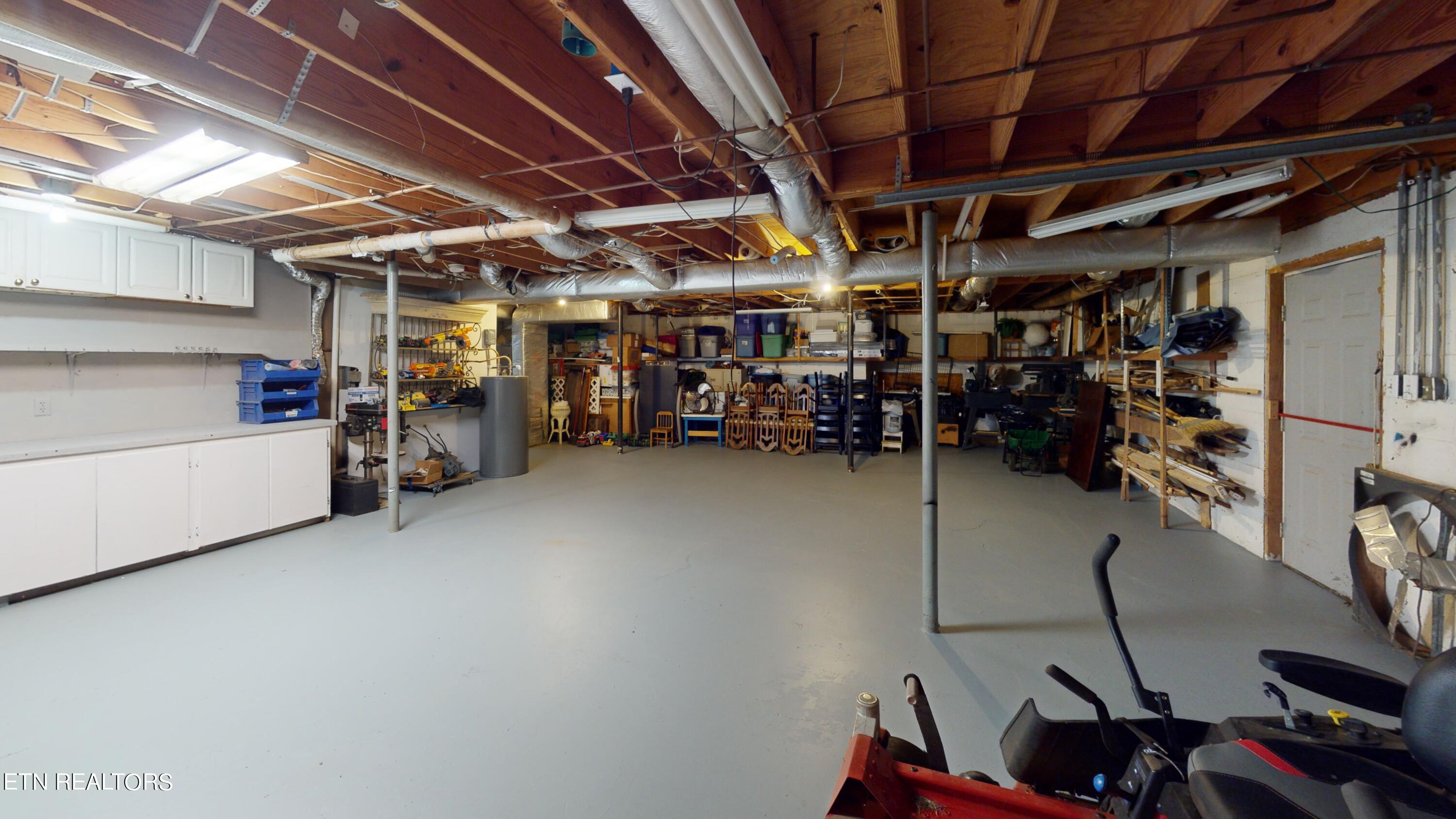 4981 Jonathan Drive Morristown, TN 37814 - Photo 39 of 47 Garage (1)