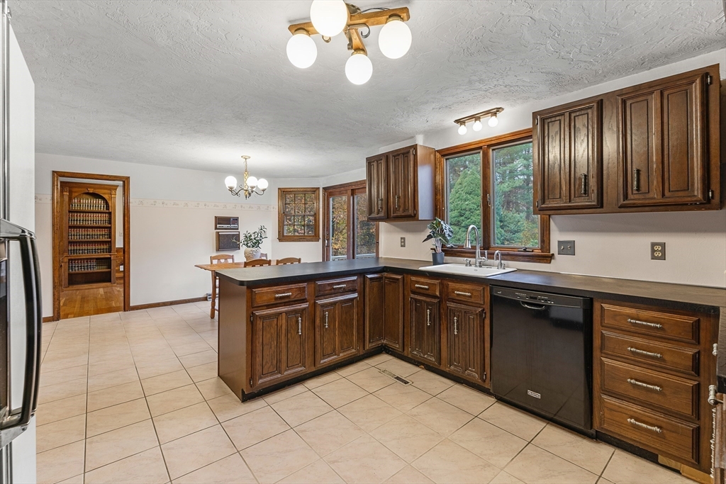 188 Wayside Inn Road Sudbury, MA 01776 - Photo 12 of 42