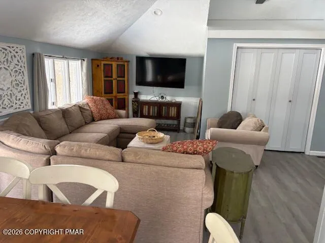 $2,000 | 150 Bull Run, Long Pond, PA 18334