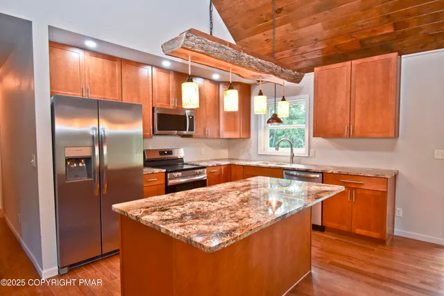 $375,000 | 348 Summit Road, Swiftwater, PA 18370