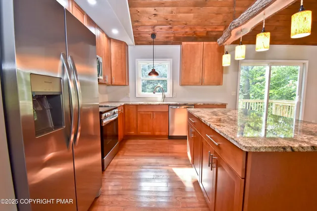 $375,000 | 348 Summit Road, Swiftwater, PA 18370