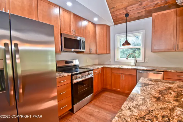 $375,000 | 348 Summit Road, Swiftwater, PA 18370