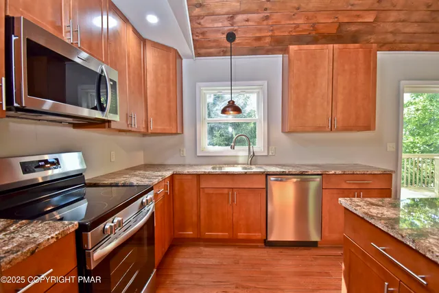 $375,000 | 348 Summit Road, Swiftwater, PA 18370