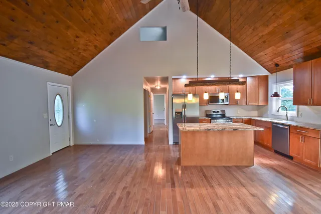 $375,000 | 348 Summit Road, Swiftwater, PA 18370