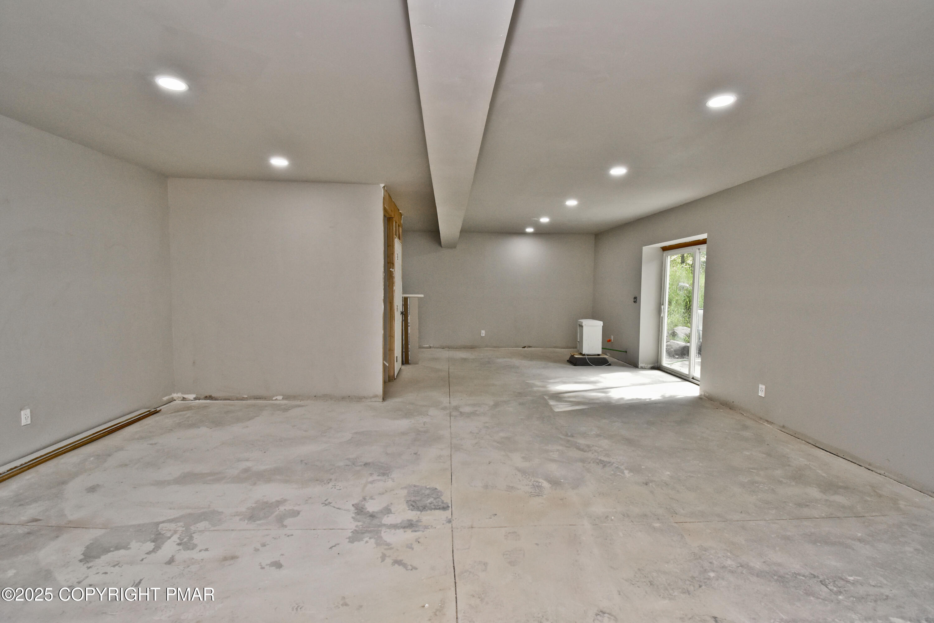 348 Summit Road Swiftwater, PA 18370 - Photo 31 of 47 a view of empty room