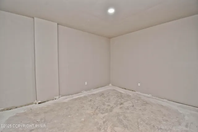 $375,000 | 348 Summit Road, Swiftwater, PA 18370