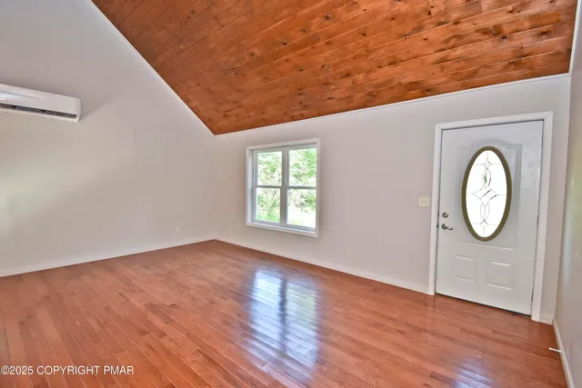 $375,000 | 348 Summit Road, Swiftwater, PA 18370