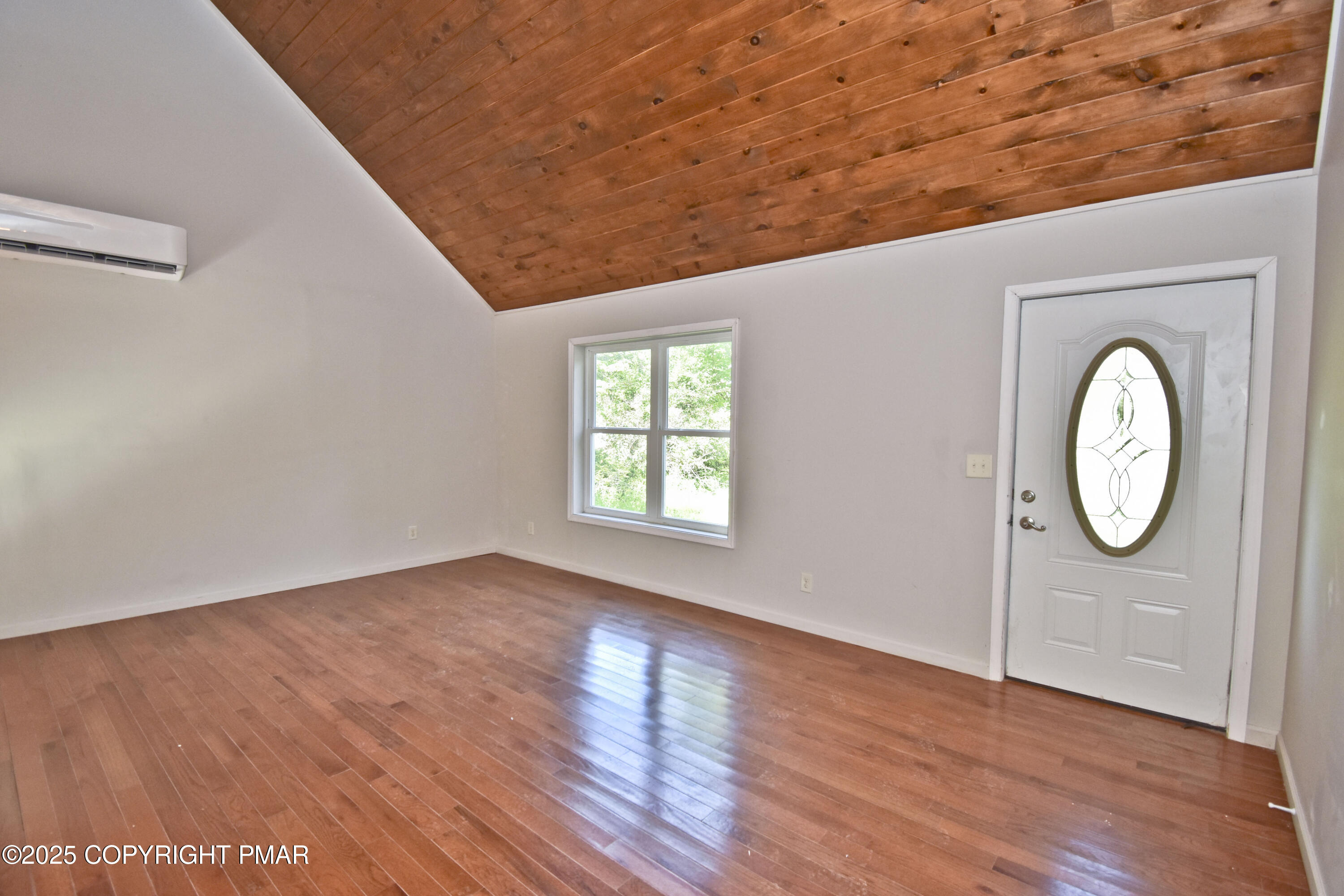 348 Summit Road Swiftwater, PA 18370 - Photo 4 of 47 a view of a hallway with wooden floor and a window