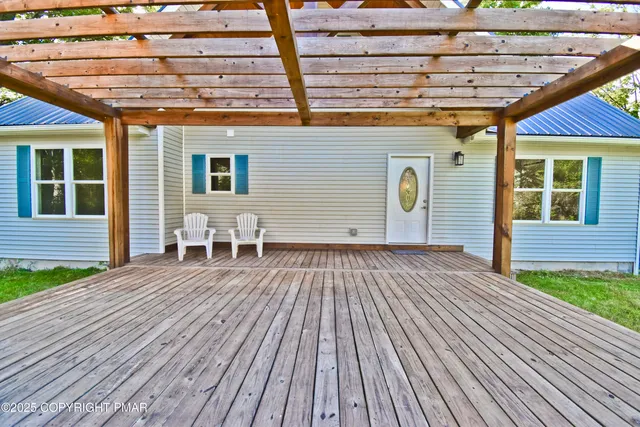 $375,000 | 348 Summit Road, Swiftwater, PA 18370