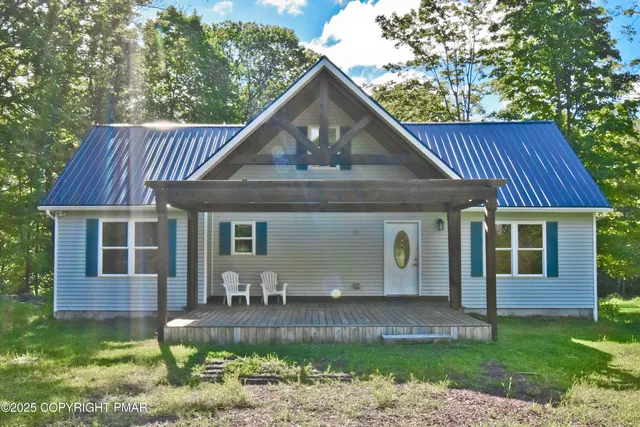$375,000 | 348 Summit Road, Swiftwater, PA 18370