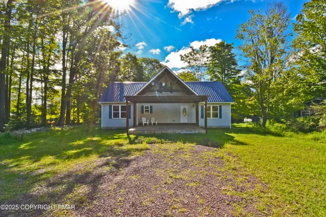 $375,000 | 348 Summit Road, Swiftwater, PA 18370