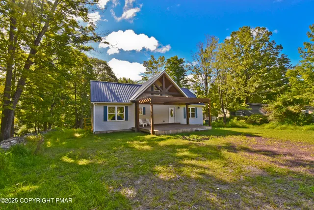 $375,000 | 348 Summit Road, Swiftwater, PA 18370