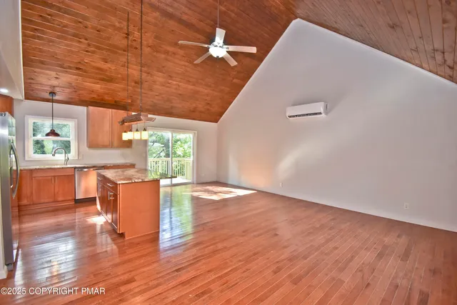 $375,000 | 348 Summit Road, Swiftwater, PA 18370