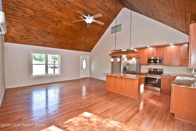 $375,000 | 348 Summit Road, Swiftwater, PA 18370