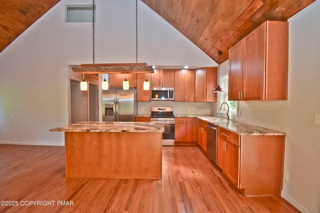 $375,000 | 348 Summit Road, Swiftwater, PA 18370