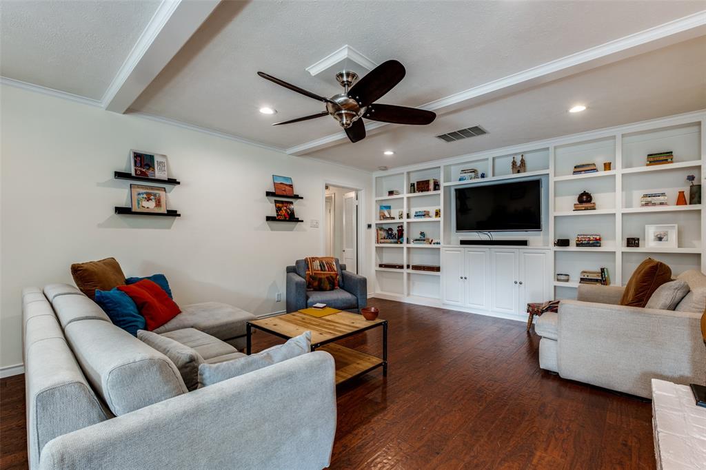 10946 Ridgemeadow Drive Dallas, TX 75218 - Photo 7 of 25