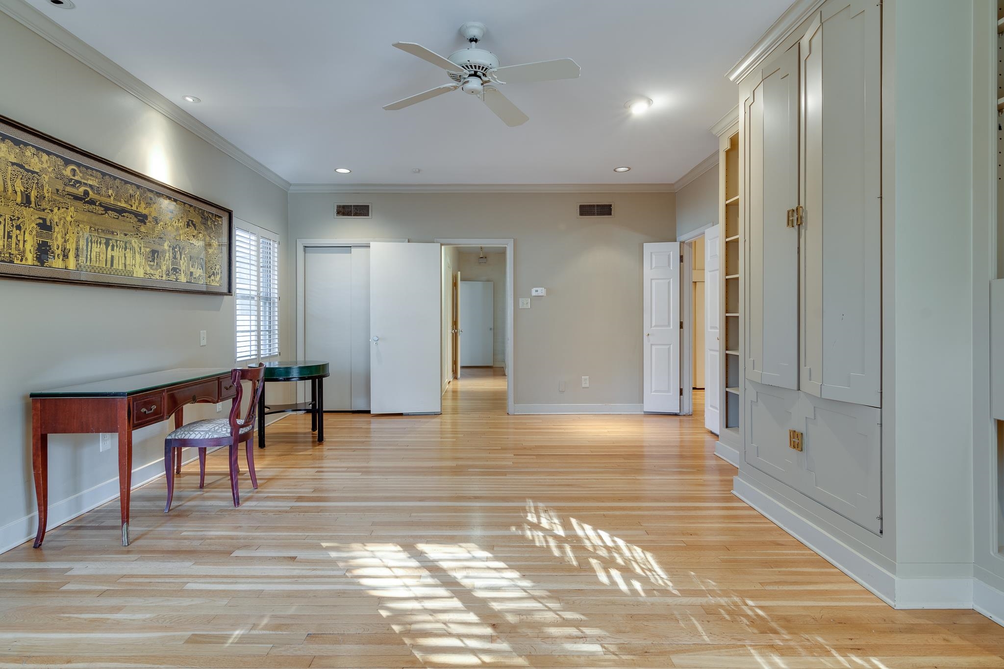 2929 Central Avenue Memphis, TN 38111 - Photo 11 of 25 a view of a hallway with furniture and a chandelier