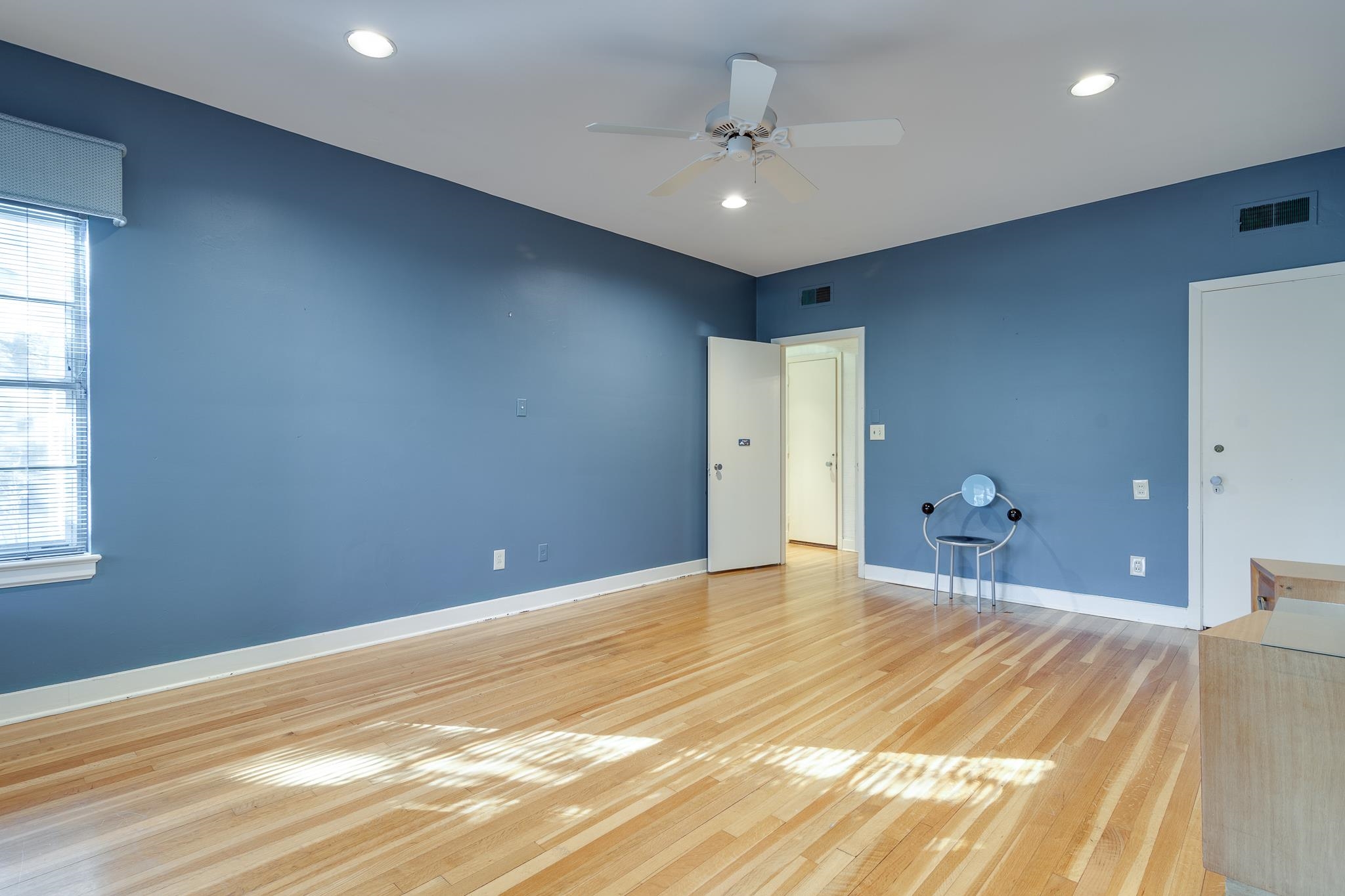 2929 Central Avenue Memphis, TN 38111 - Photo 15 of 25 a view of a livingroom with a staircase