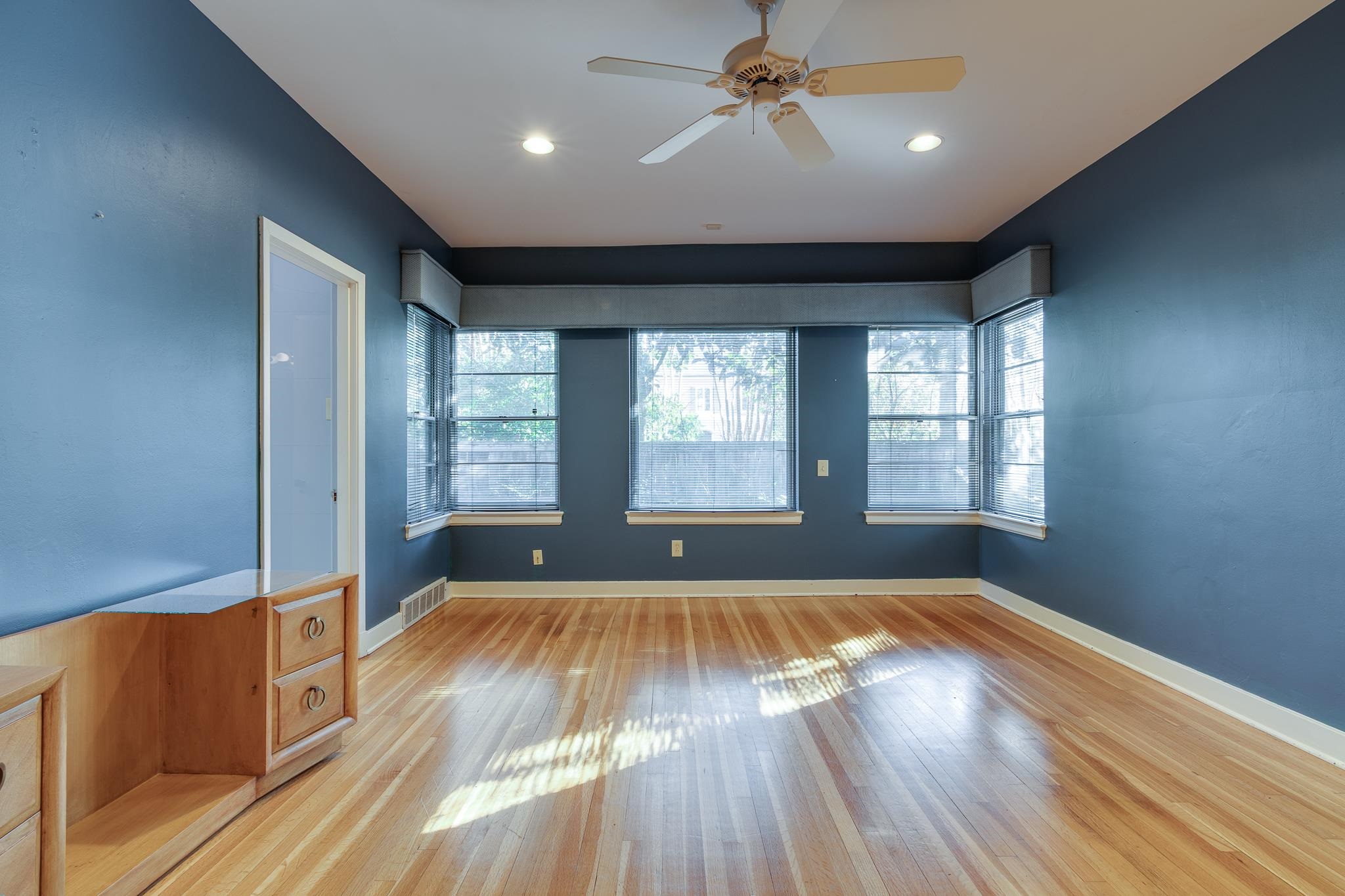 2929 Central Avenue Memphis, TN 38111 - Photo 16 of 25 a view of an empty room with wooden floor and a window