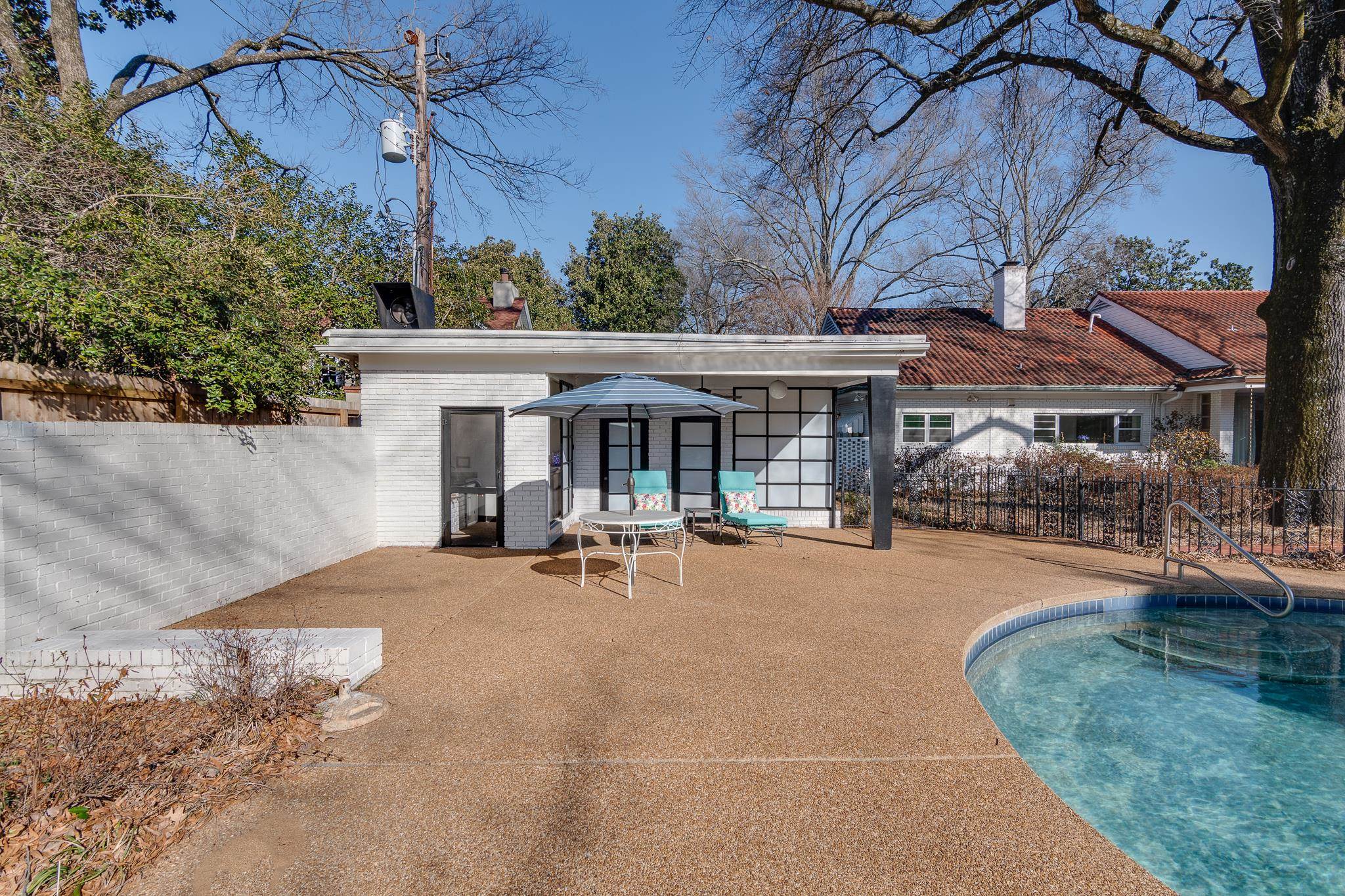 2929 Central Avenue Memphis, TN 38111 - Photo 25 of 25 a view of a house with swimming pool and sitting area