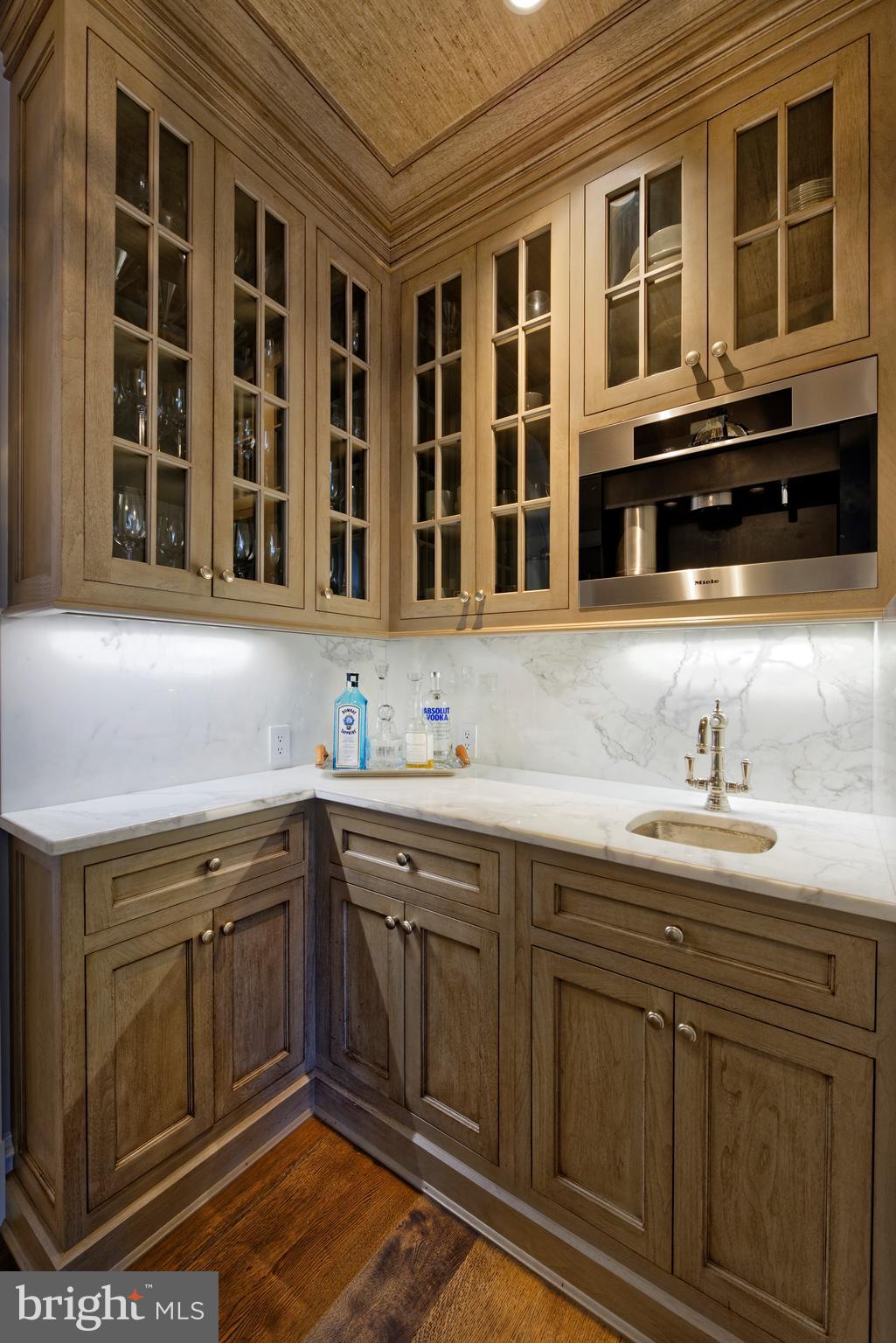 1231 Tottenham Court Reston, VA 20194 - Photo 22 of 86 Butlers Pantry w/ Miele coffee maker & wine fridge
