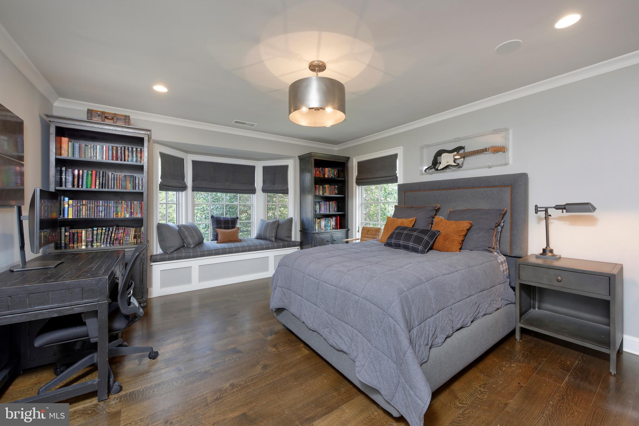 1231 Tottenham Court Reston, VA 20194 - Photo 37 of 86 Bedroom 3, ensuite