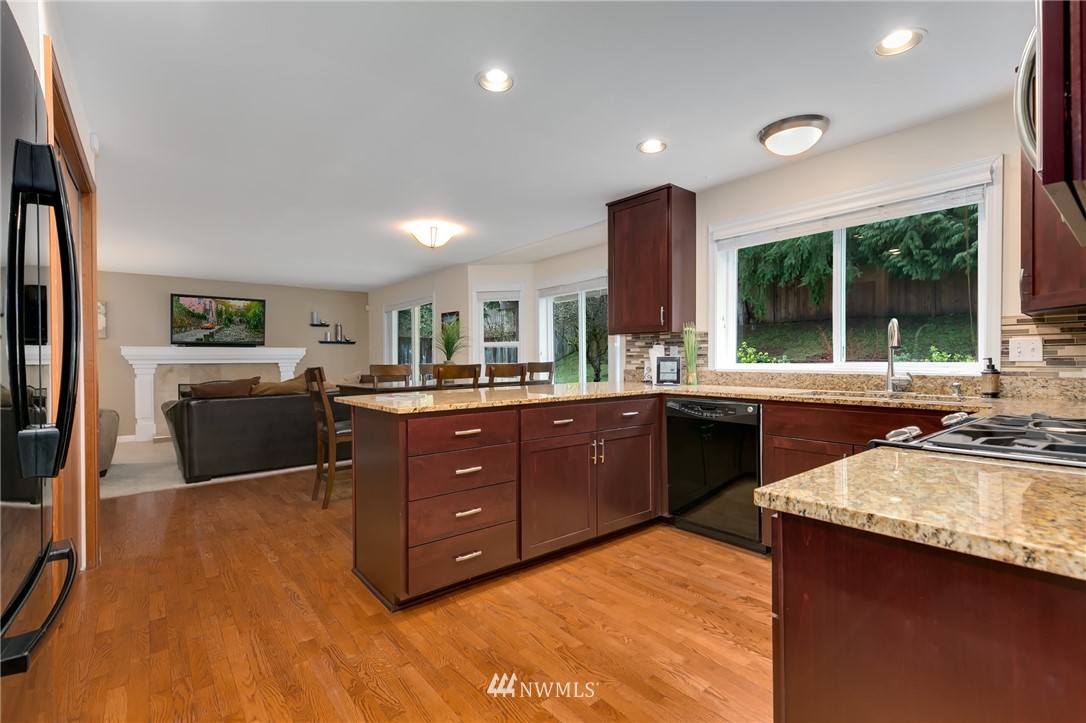 15631 140th Place Southeast Renton, WA 98058 - Photo 2 of 25 Gallery Image 2