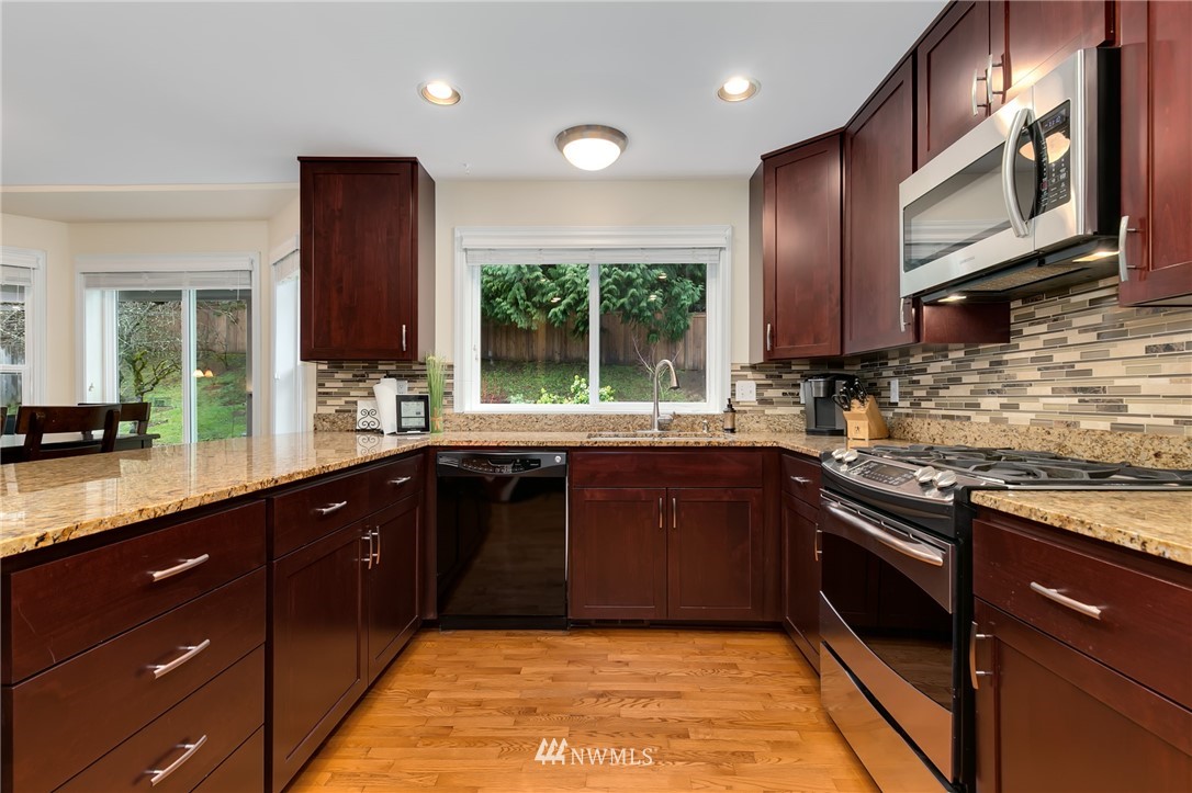 15631 140th Place Southeast Renton, WA 98058 - Photo 3 of 25 Gallery Image 3