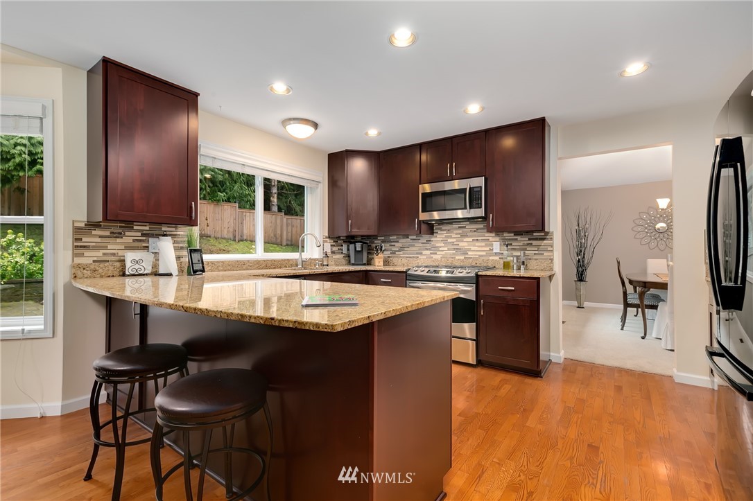 15631 140th Place Southeast Renton, WA 98058 - Photo 4 of 25 Gallery Image 4