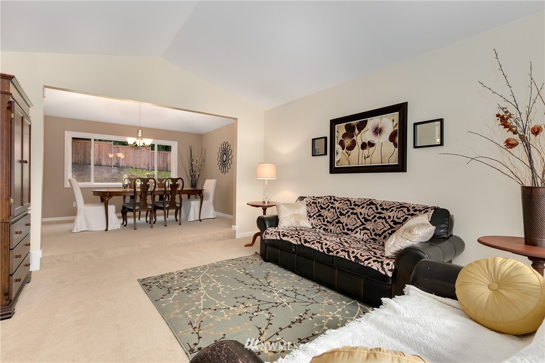 15631 140th Place Southeast Renton, WA 98058 - Photo 9 of 25 Gallery Image 9