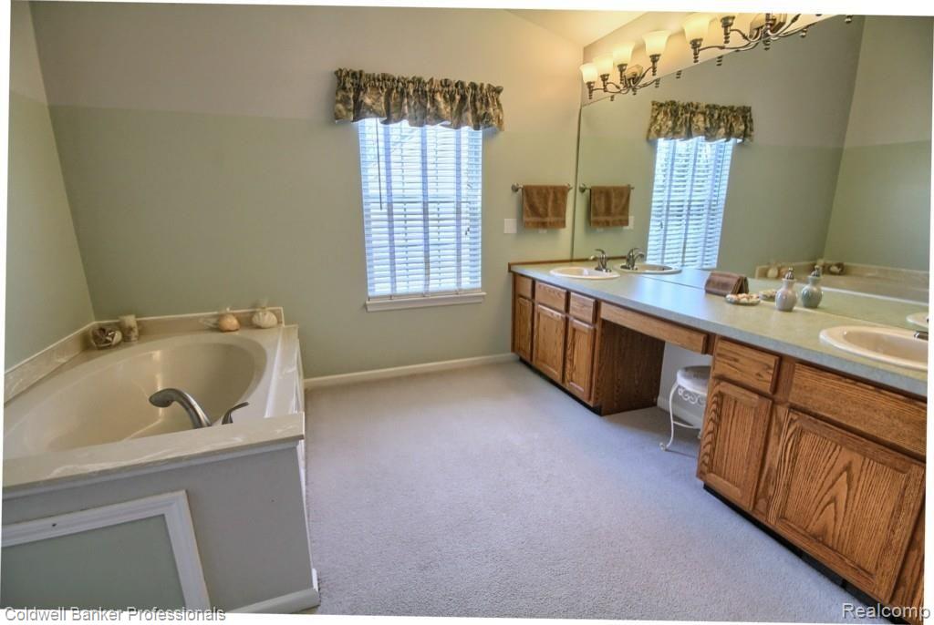 5842 Hathaway Road Canton, MI 48187 - Photo 19 of 31 Master Bath