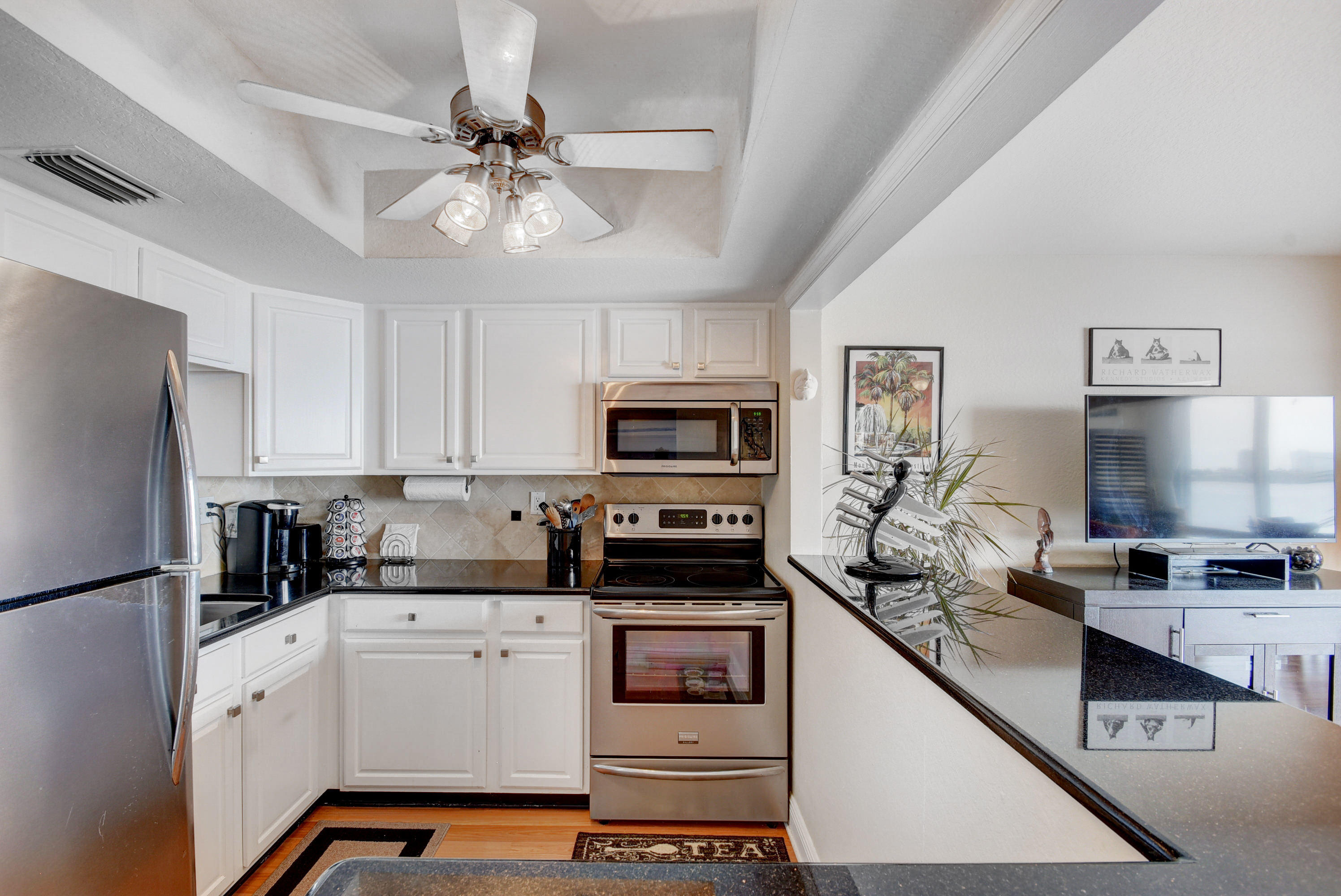 400 Wilma Circle, Unit 202 Riviera Beach, FL 33404 - Photo 11 of 26 Kitchen