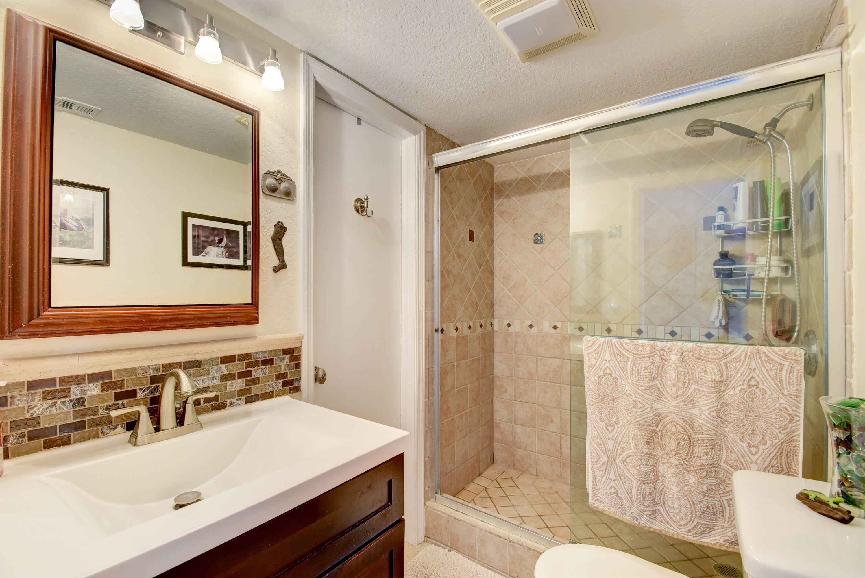 400 Wilma Circle, Unit 202 Riviera Beach, FL 33404 - Photo 15 of 26 Bath