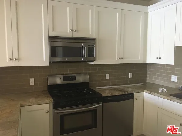 $4,250 | 1050 South Holt Avenue, Unit 404, Los Angeles, CA 90035