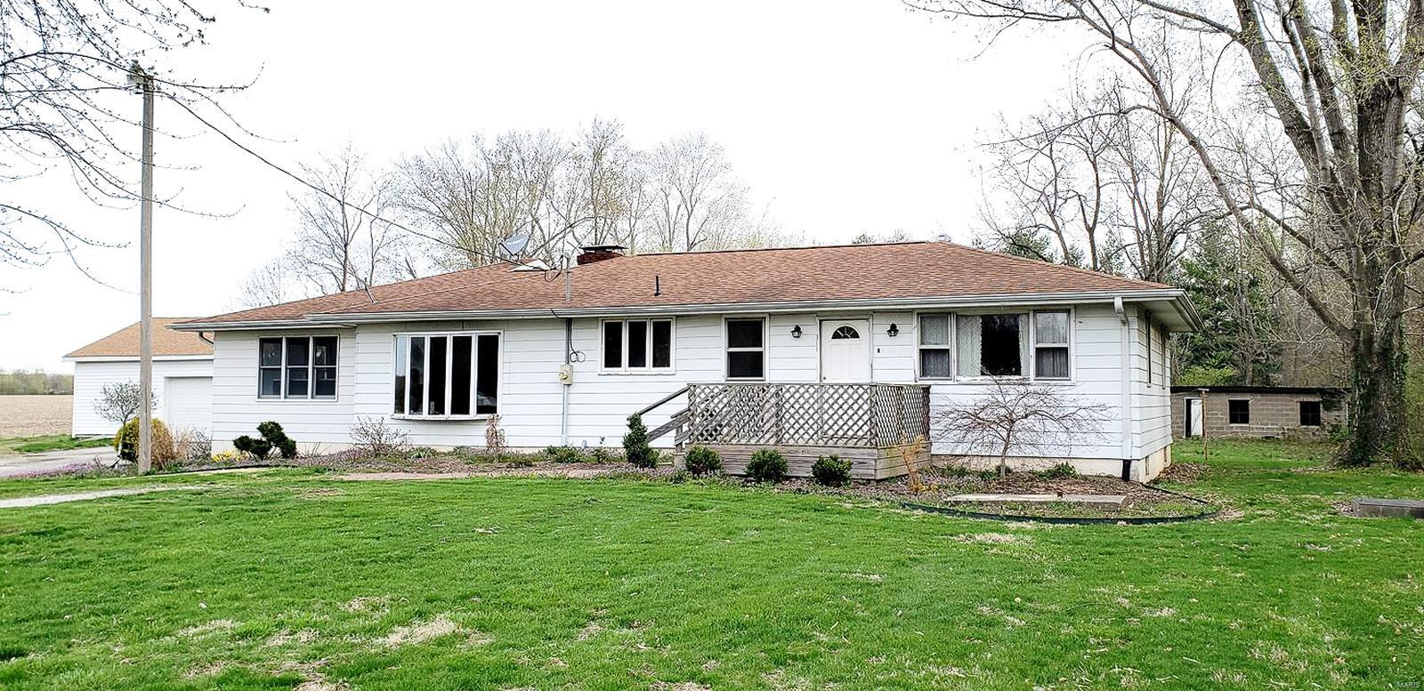 18540 White City Road Staunton, IL 62088 - Photo 1 of 28 Gallery Image 1